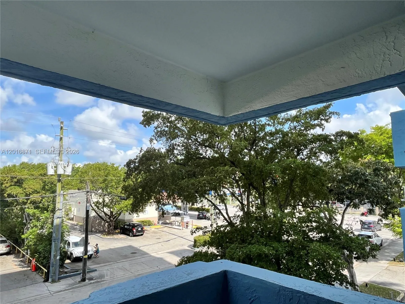 5050 NW 7th St # 220, Miami FL 33126