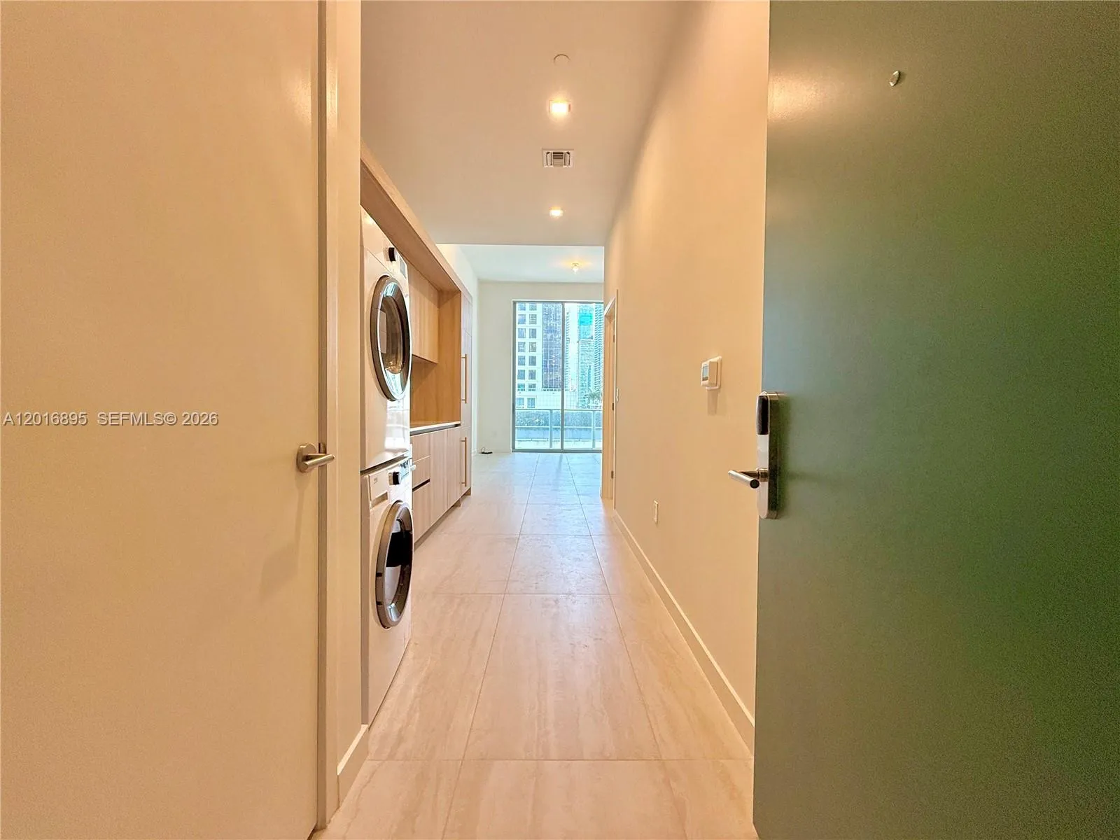 77 SE 5 st # 1213, Miami FL 33131
