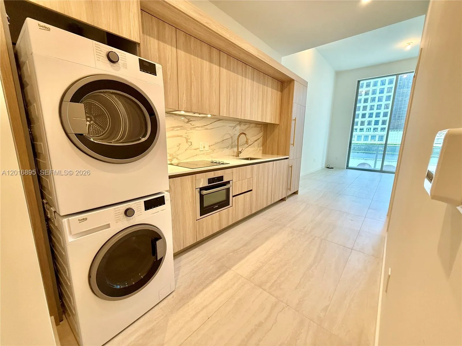 77 SE 5 st # 1213, Miami FL 33131