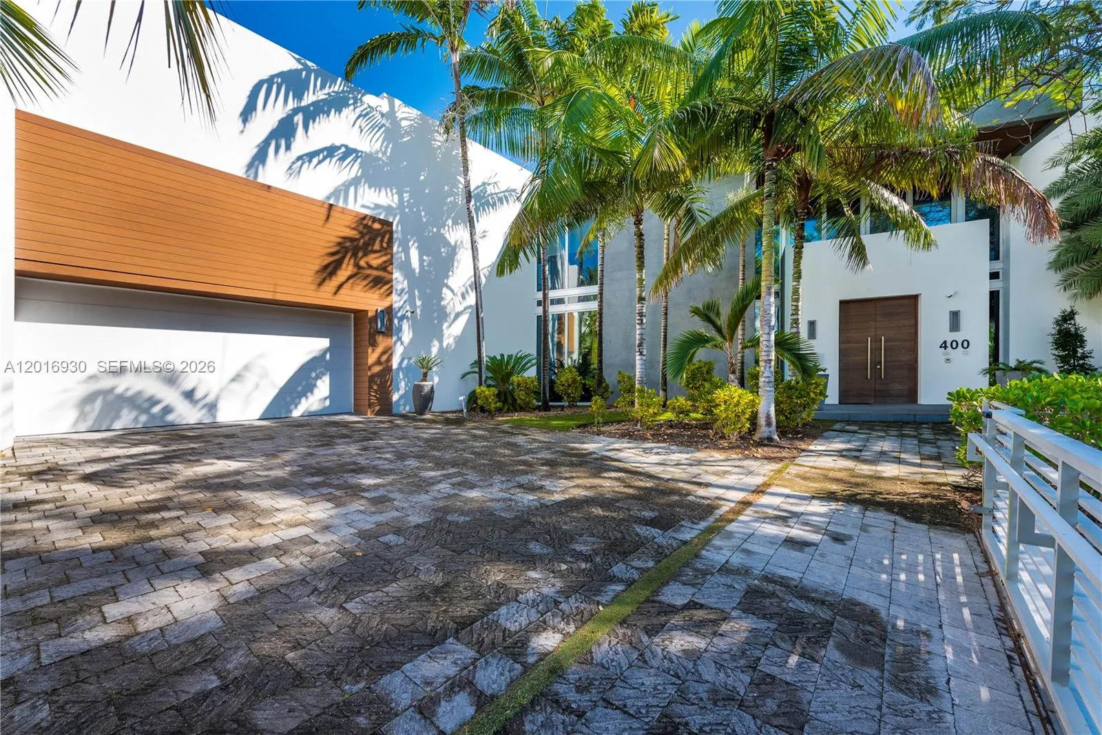 400 Tamarind Dr, Hallandale Beach FL 33009