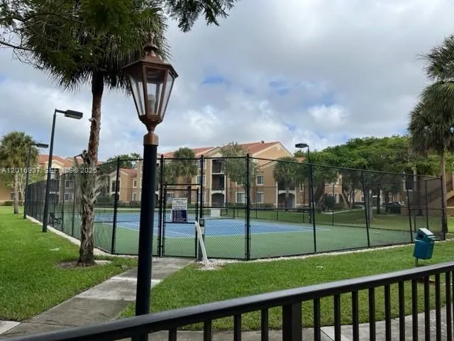 8000 N Nob Hill Rd # 206, Tamarac FL 33321