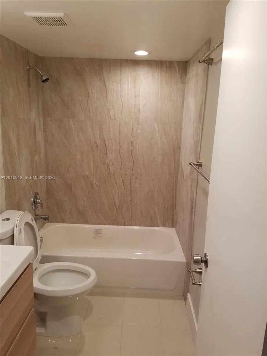 220 Lakeview Dr # 206, Weston FL 33326