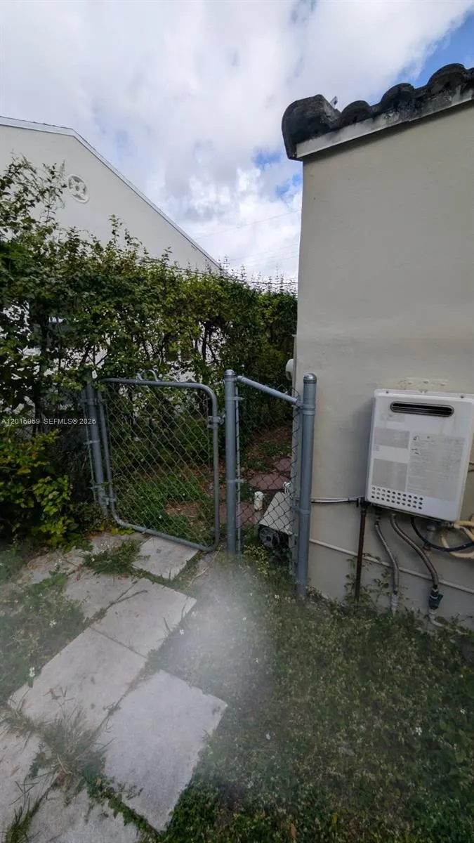2618 Arthur St, Hollywood FL 33020