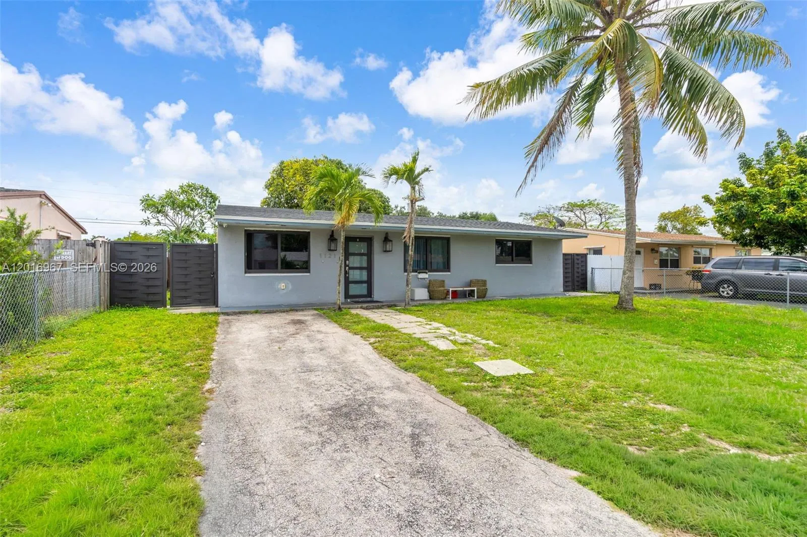 1121 N 71st Ave, Hollywood FL 33024