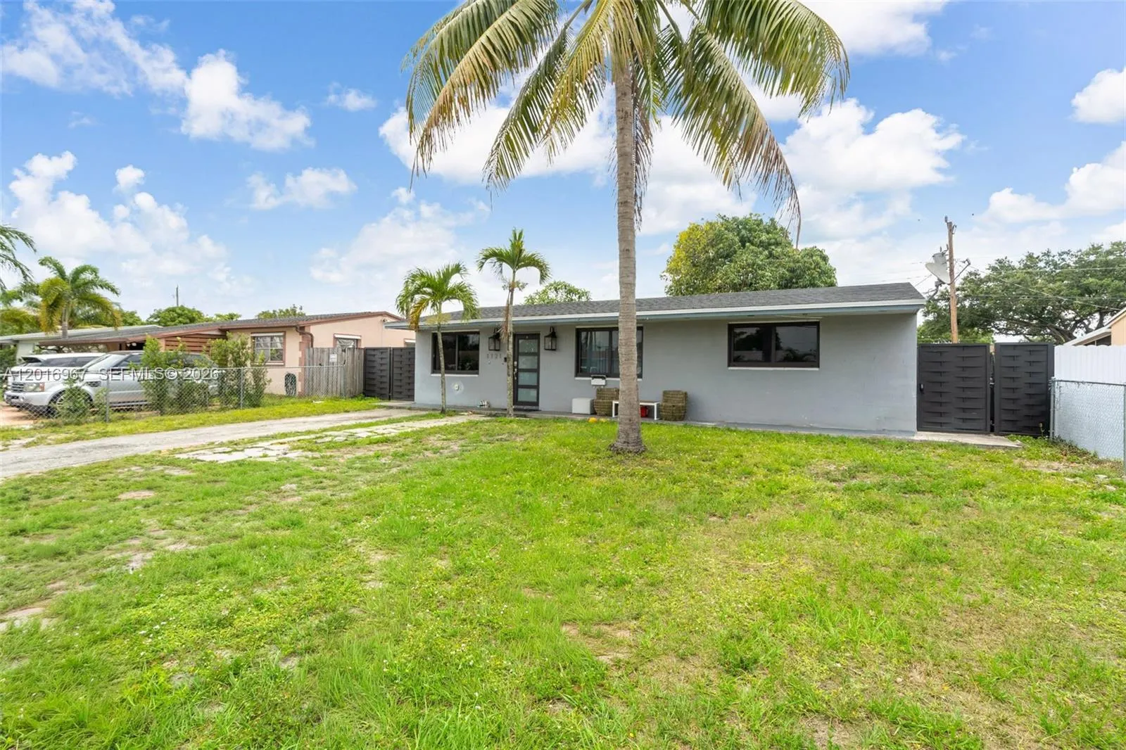 1121 N 71st Ave, Hollywood FL 33024