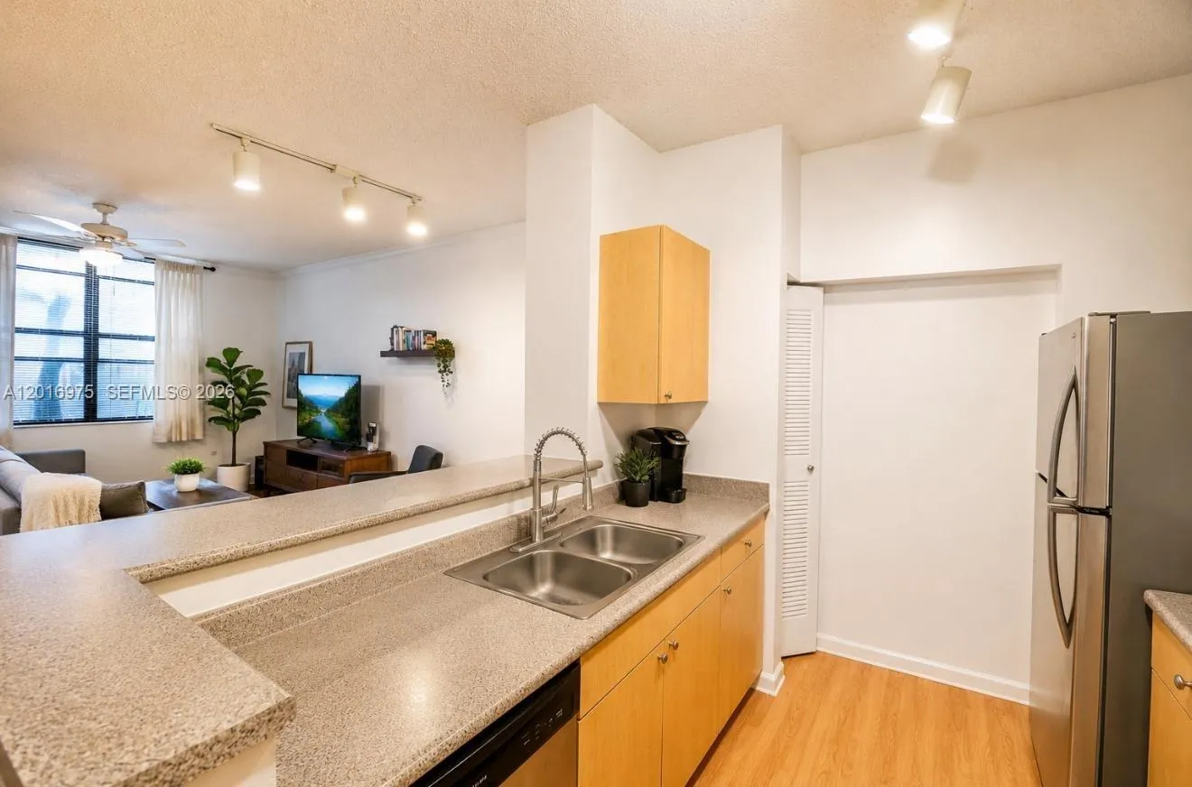 1919 Van Buren St # 115A, Hollywood FL 33020