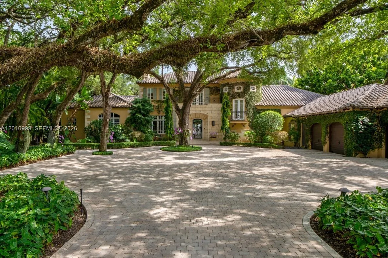 6 bedroom 6 bath for sale at 4790 SW 78th St, Miami FL 33143