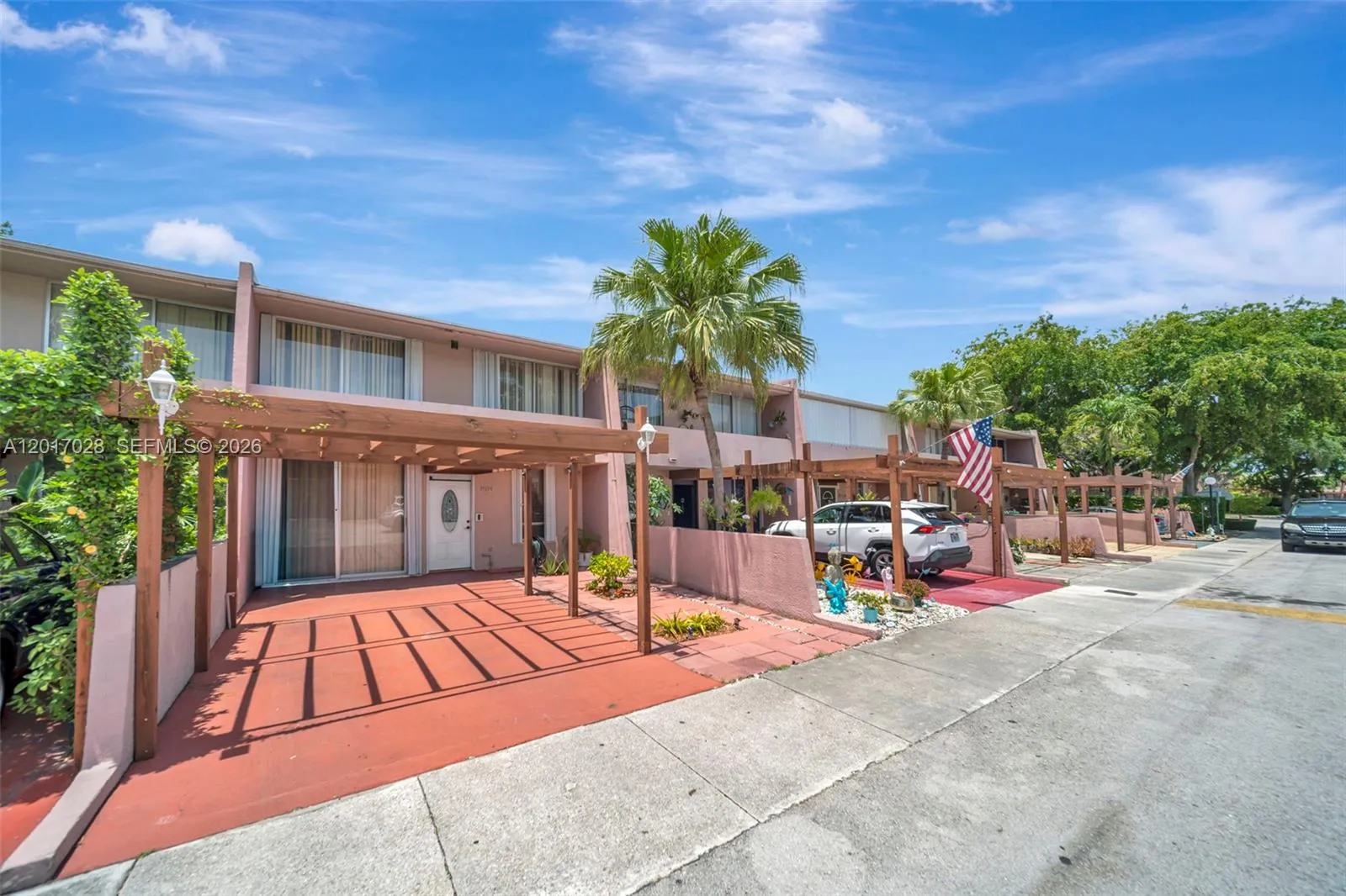3 bedroom 2 bath for sale at 14154 Kendale Lakes Cir, Miami FL 33183