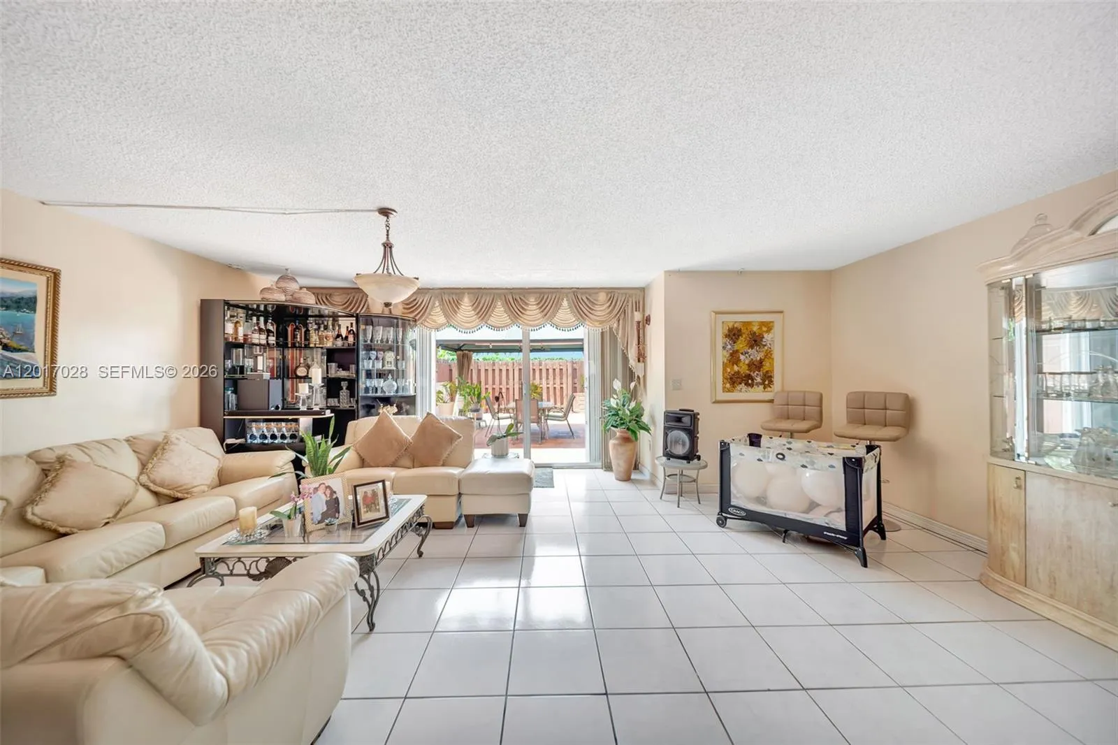 14154 Kendale Lakes Cir, Miami FL 33183