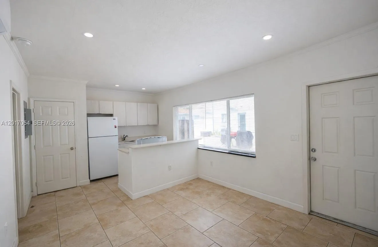 572 NE 67th St # 5, Miami FL 33138