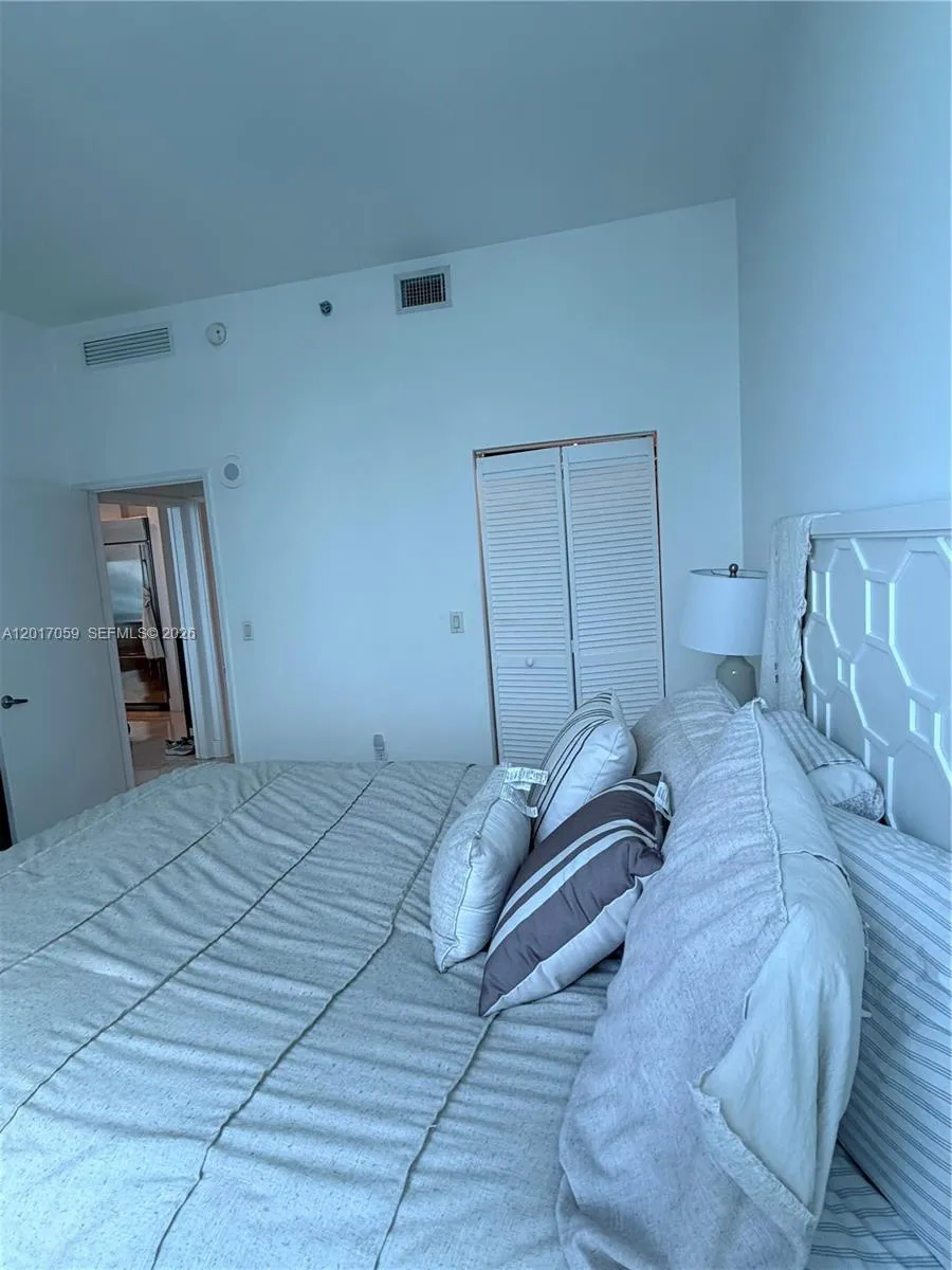 950 Brickell Bay Dr # 4208, Miami FL 33131