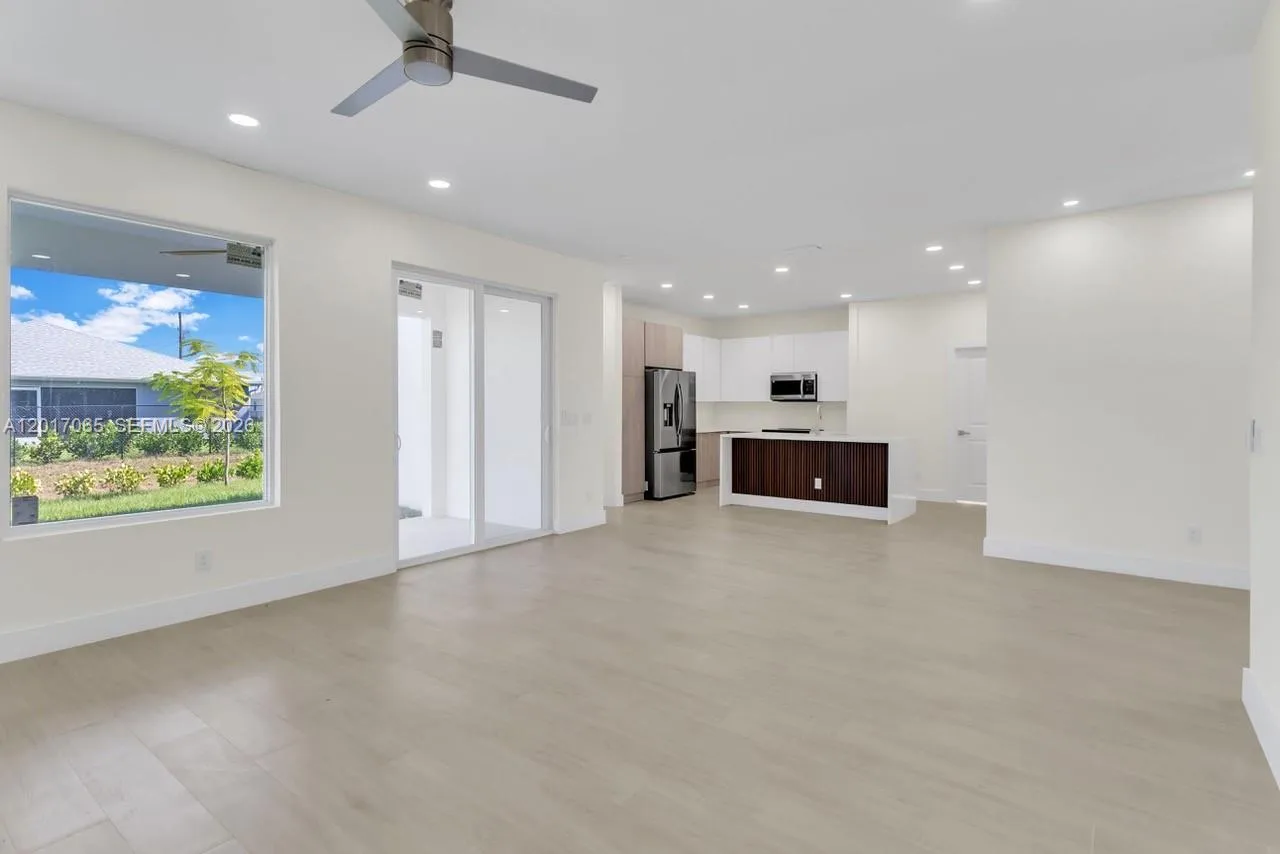 1827 EMBERS PARKWAY W, Cape Coral FL 33993