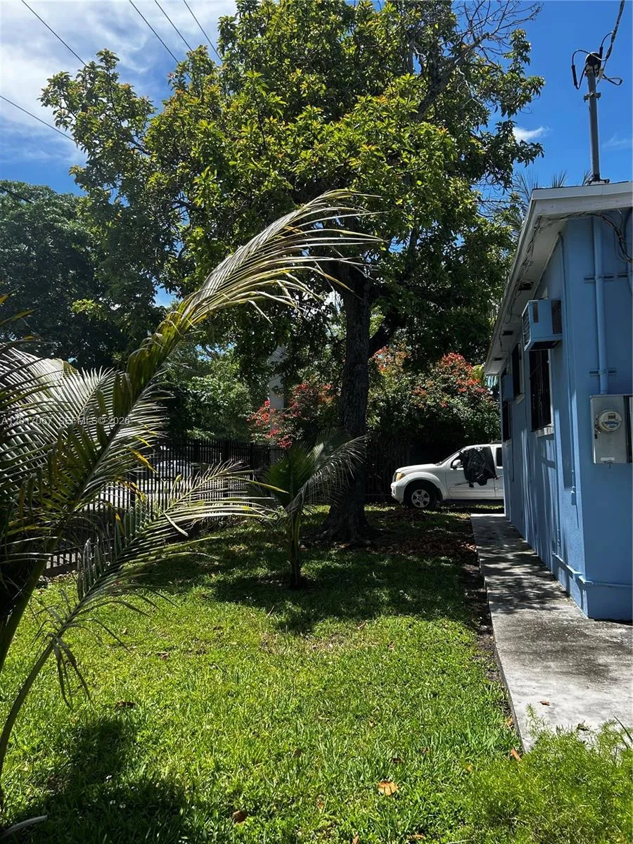 3102 NW 31st St, Miami FL 33142