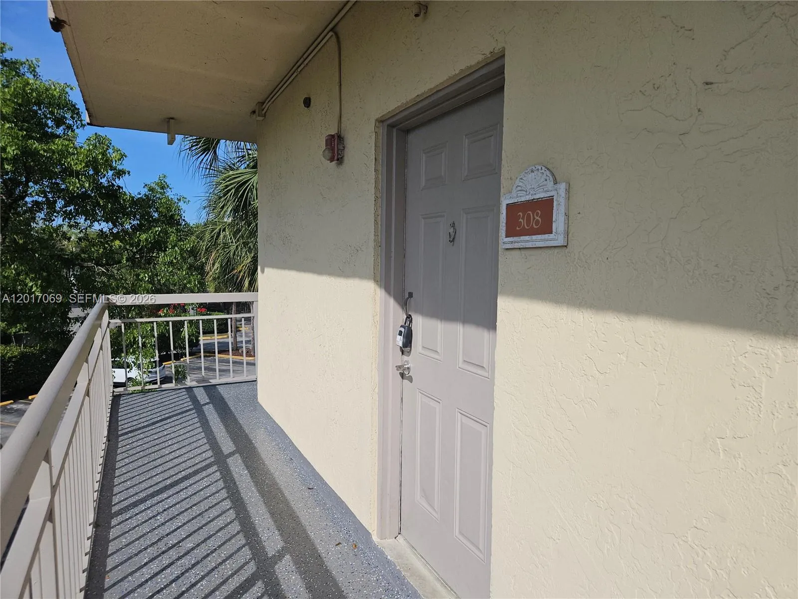 8290 Lake Dr # 308, Doral FL 33166