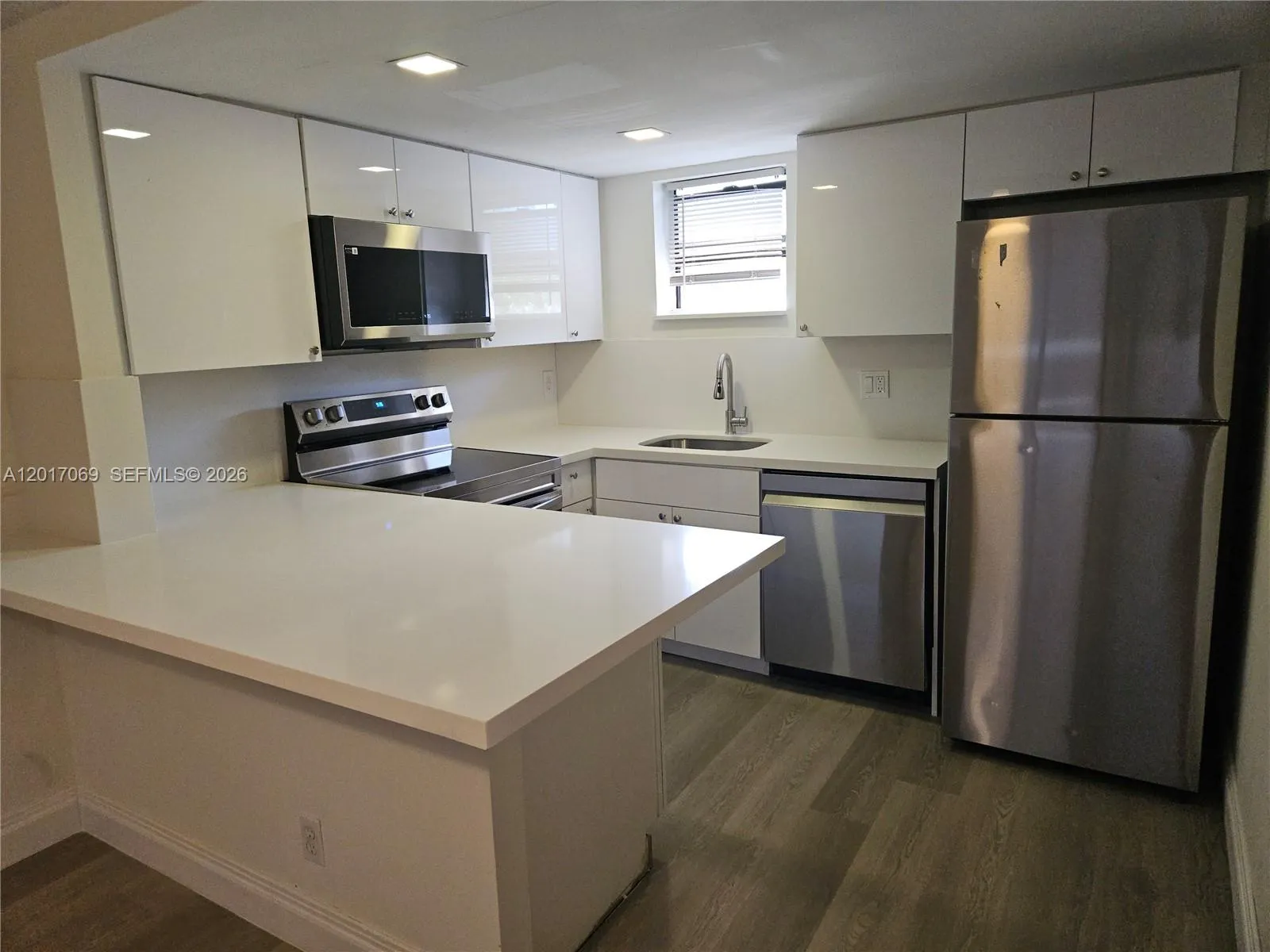 8290 Lake Dr # 308, Doral FL 33166