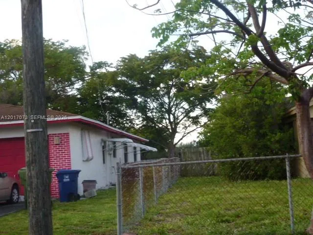 625 NW 9th Ct, Hallandale Beach FL 33009
