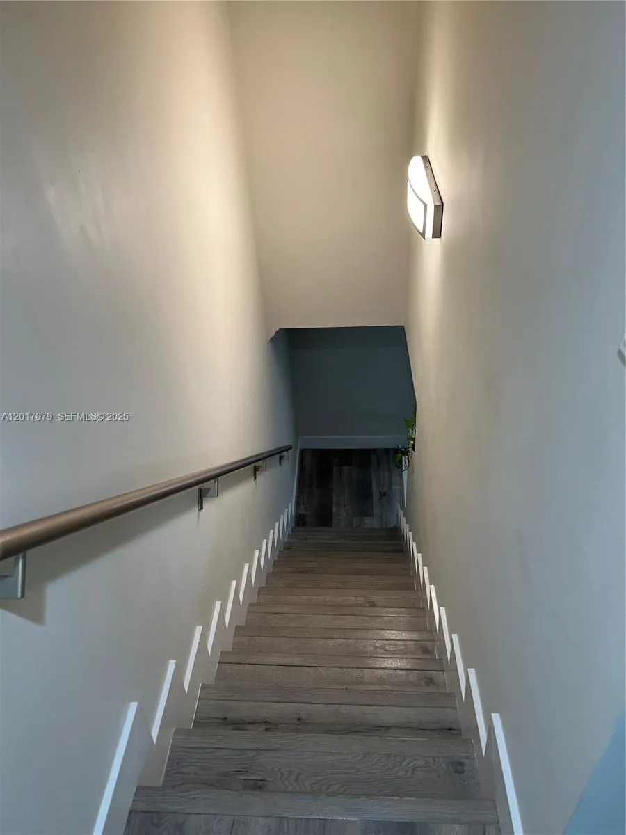 21 Madeira Ave # 17, Coral Gables FL 33134