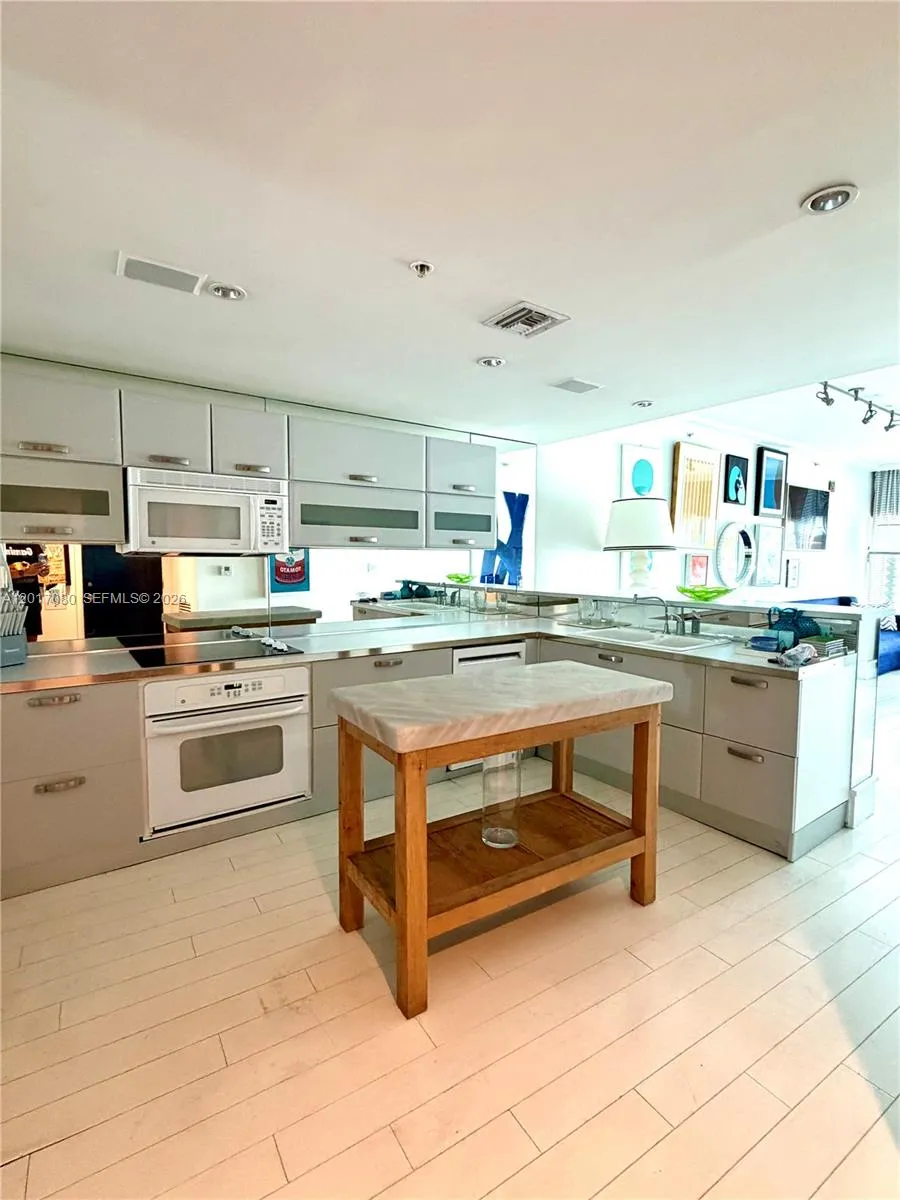 6580 Indian Creek Dr # 207, Miami Beach FL 33141