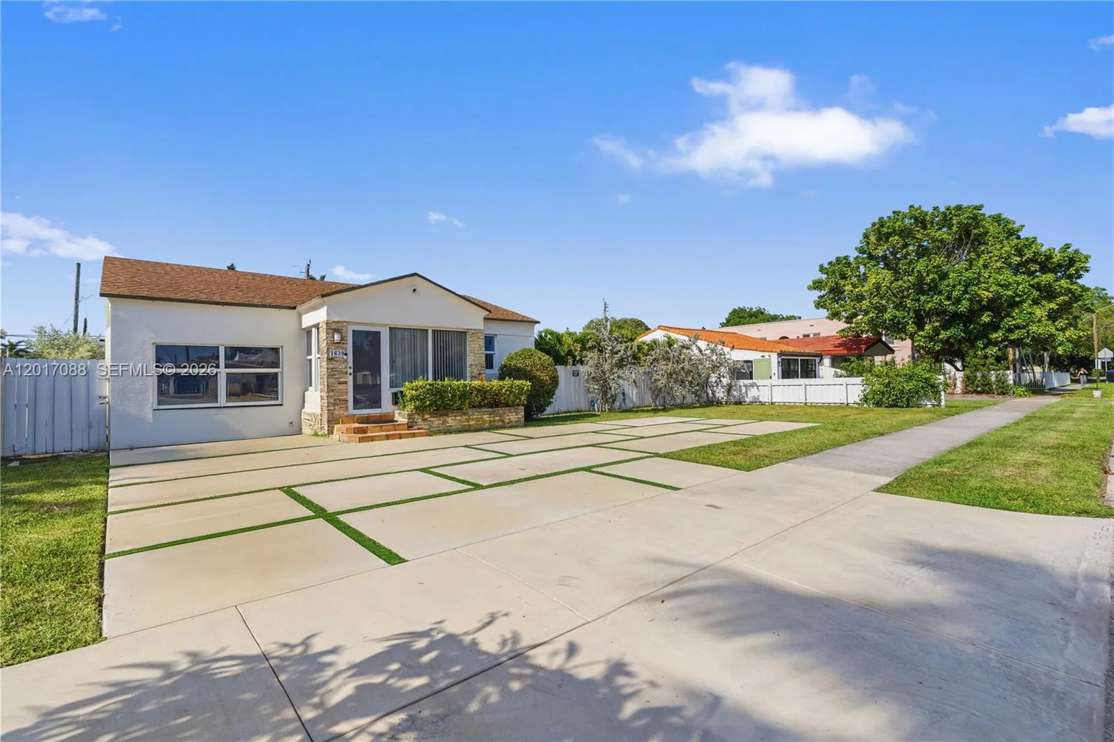 1639 Van Buren St, Hollywood FL 33020