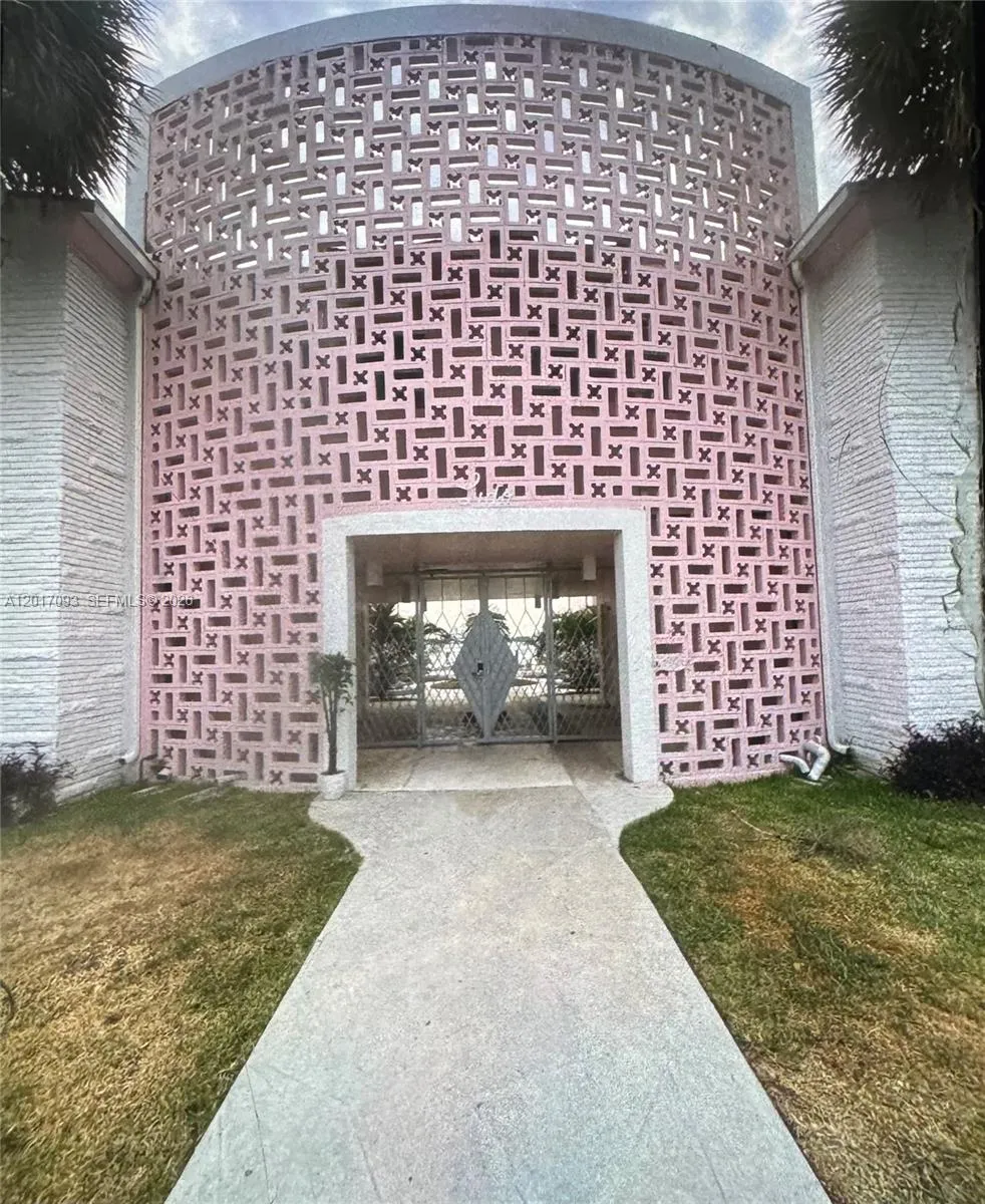 7921 East Drive # 8, North Bay Village FL 33141