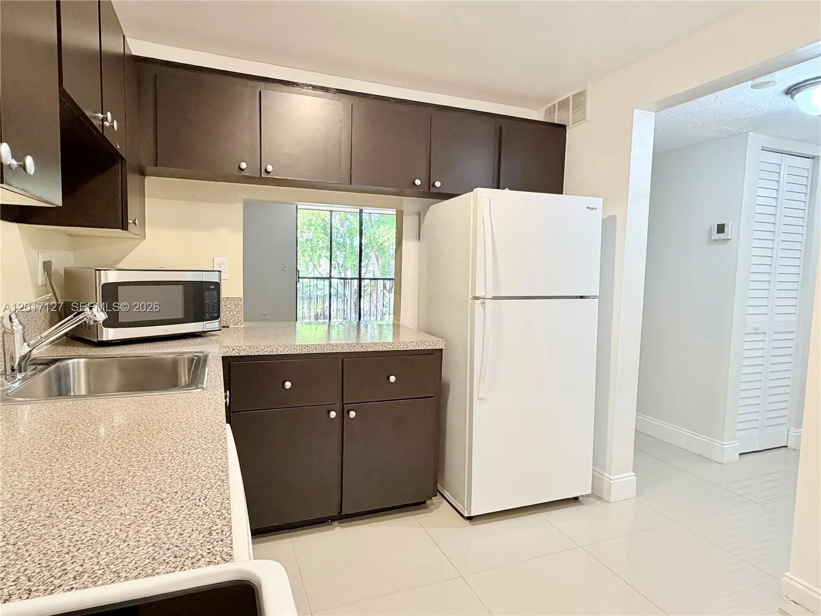 450 Commodore Dr # 214, Plantation FL 33325