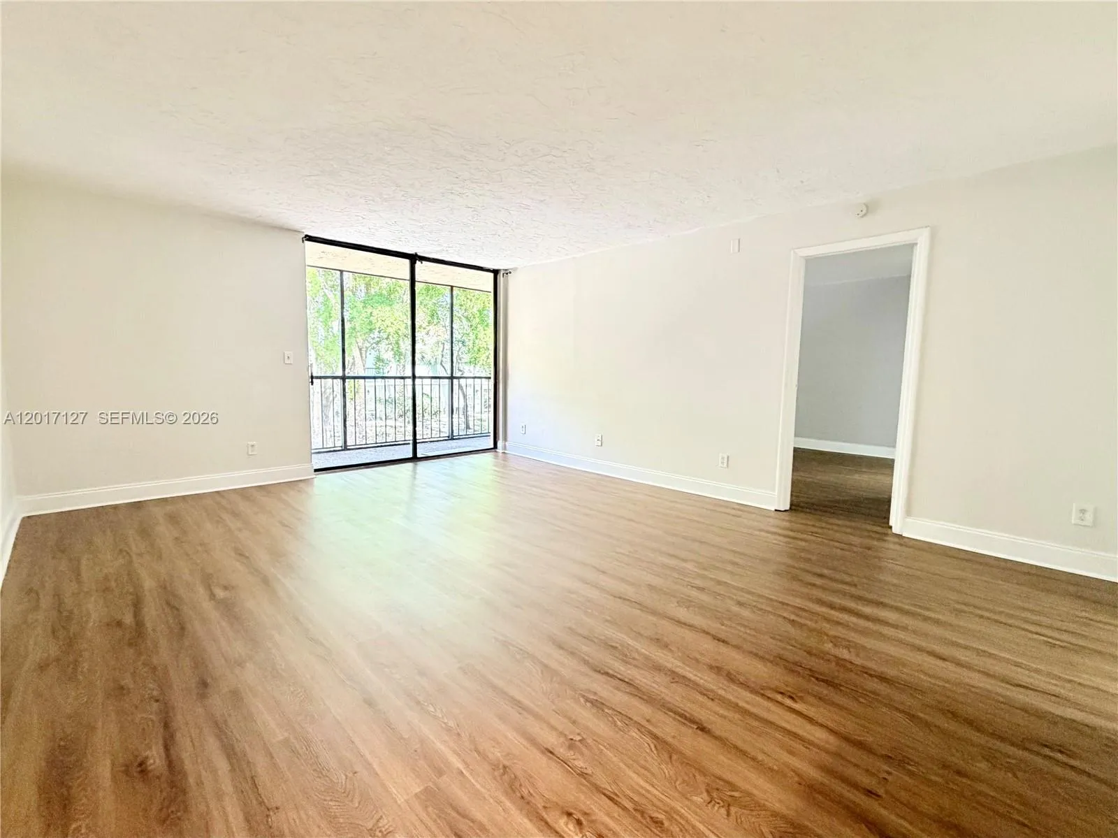 450 Commodore Dr # 214, Plantation FL 33325