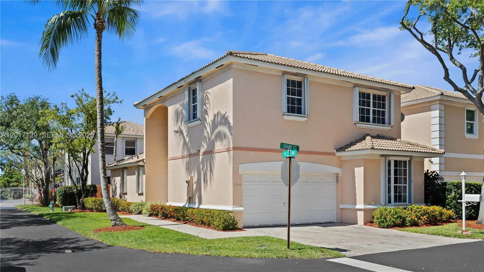 3 bedroom 2 bath for sale at 1240 Grant St, Hollywood FL 33019