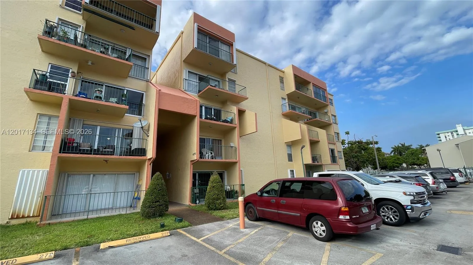 1975 W 44th Pl # 405, Hialeah FL 33012