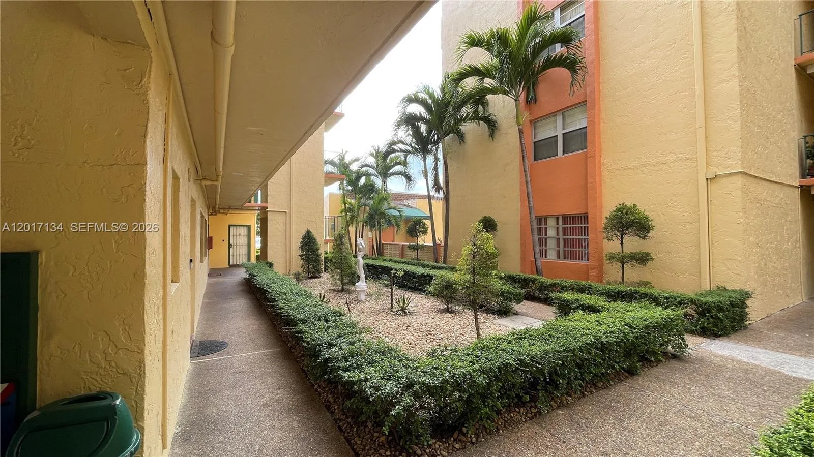 1975 W 44th Pl # 405, Hialeah FL 33012