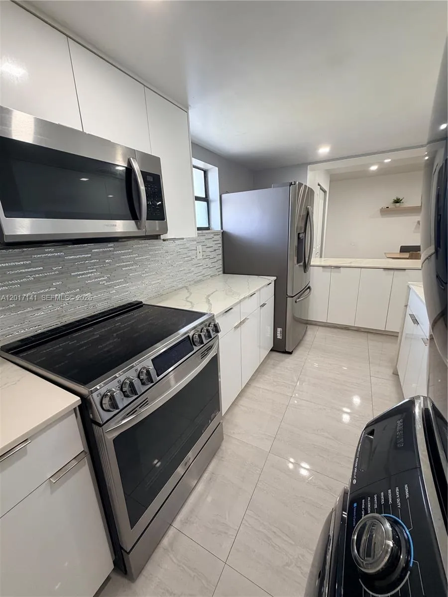 13850 SW 62nd St # 303, Miami FL 33183