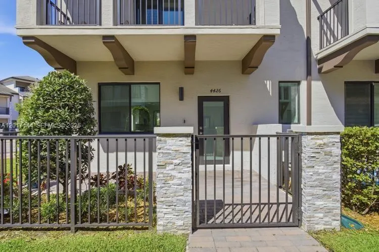 4426 83rd Pkwy, Doral FL 33166