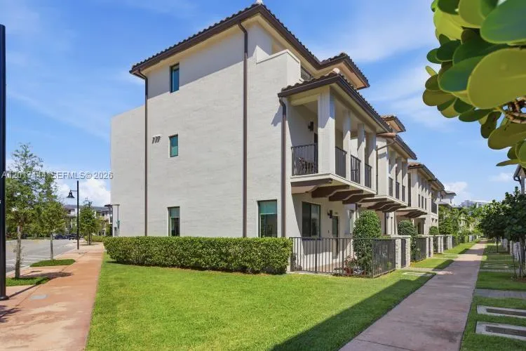 4426 83rd Pkwy, Doral FL 33166
