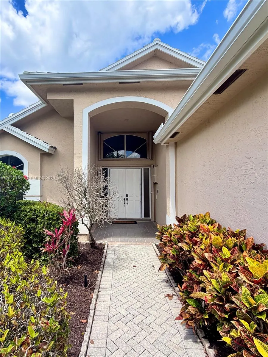 8300 Bob O Link Dr, West Palm Beach FL 33412
