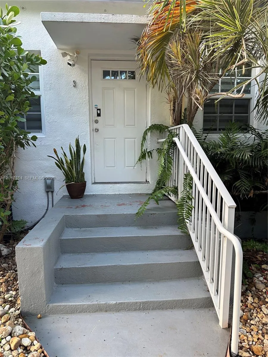 8401 Crespi Blvd # 3, Miami Beach FL 33141