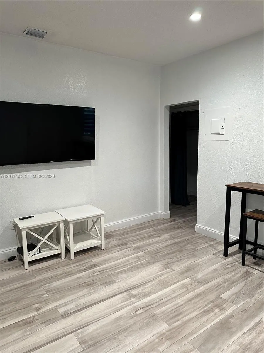 8401 Crespi Blvd # 3, Miami Beach FL 33141