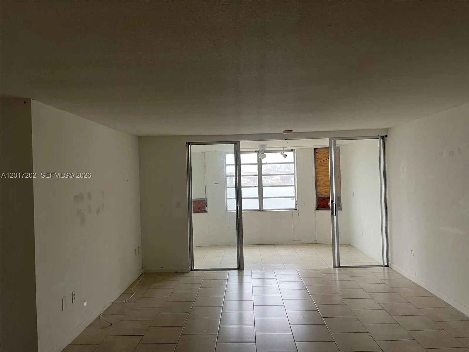 1660 NE 191st St # 1, Miami FL 33179