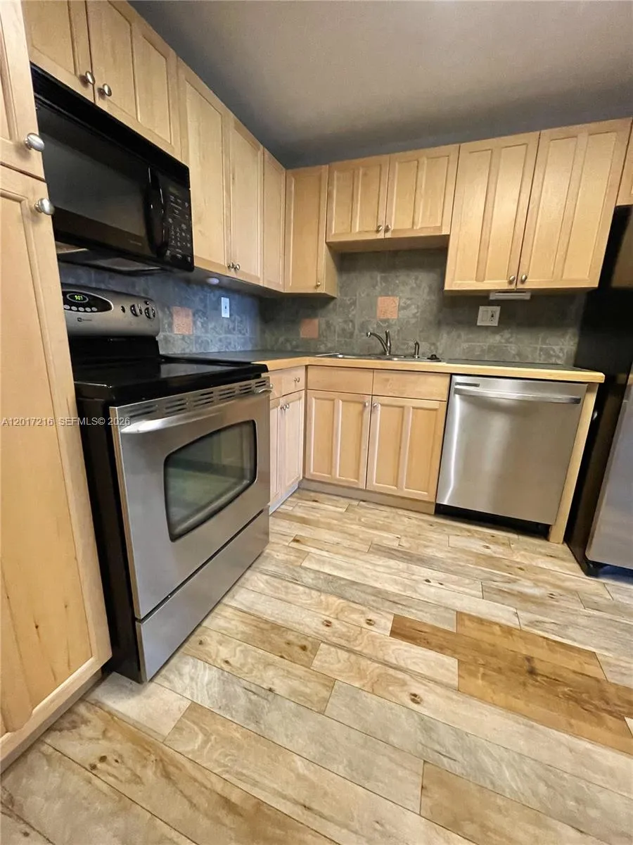 2751 Taft St # 107, Hollywood FL 33020