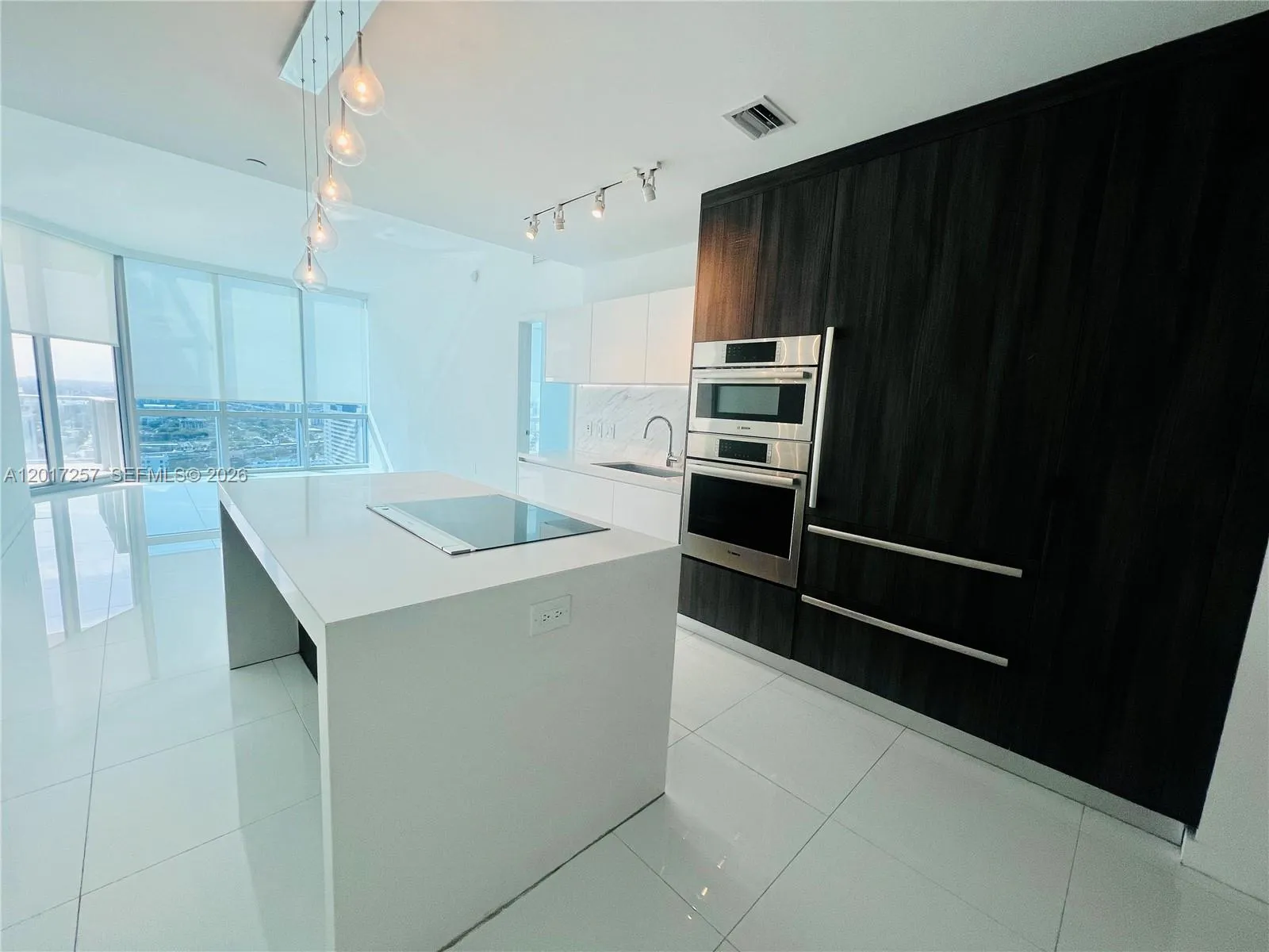 851 NE 1st Av # 2808, Miami FL 33132