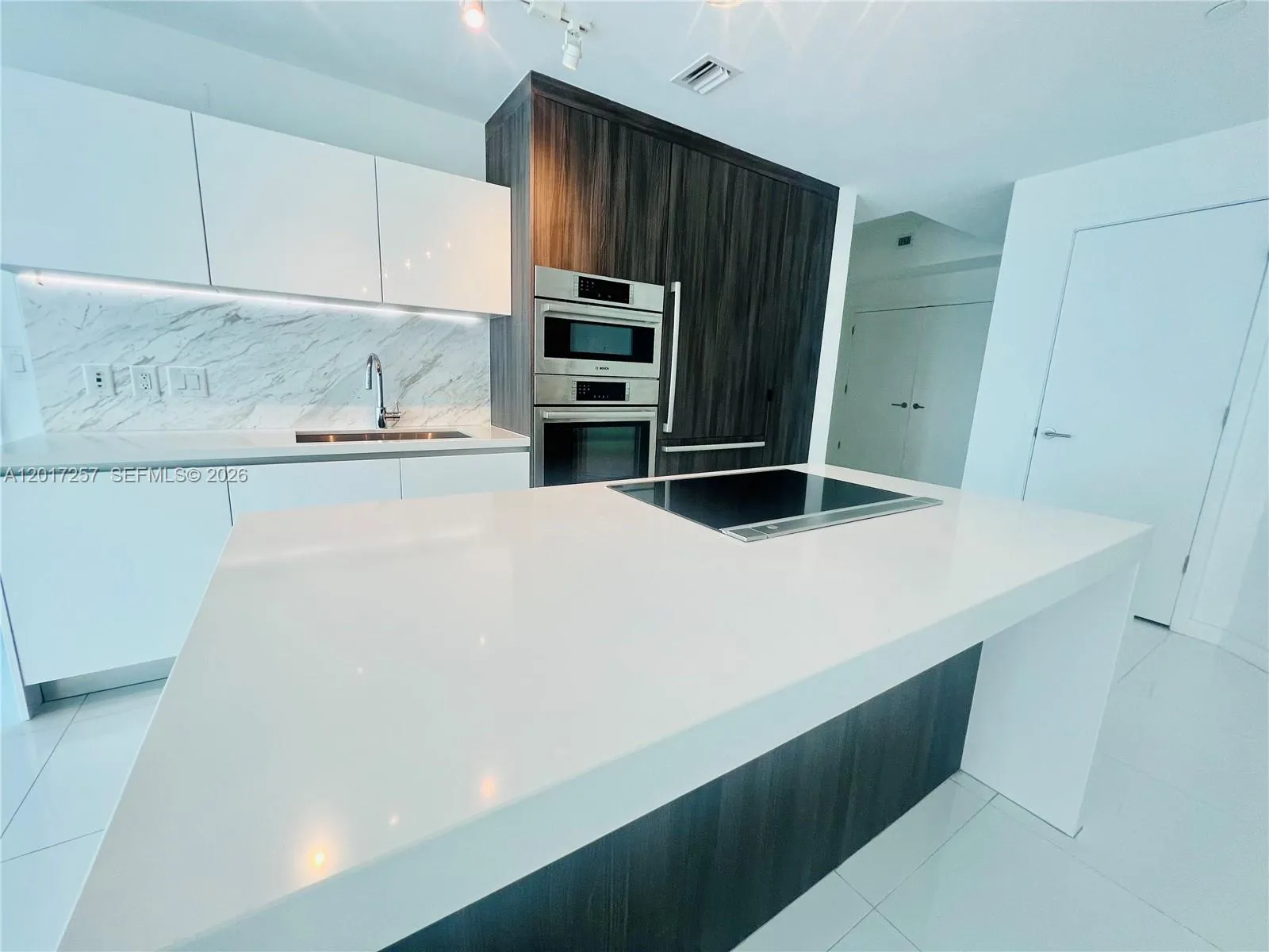851 NE 1st Av # 2808, Miami FL 33132