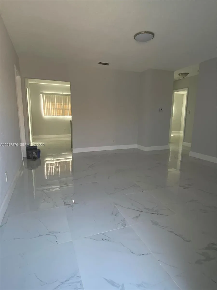 852 NW 8th St # 852, Hallandale Beach FL 33009