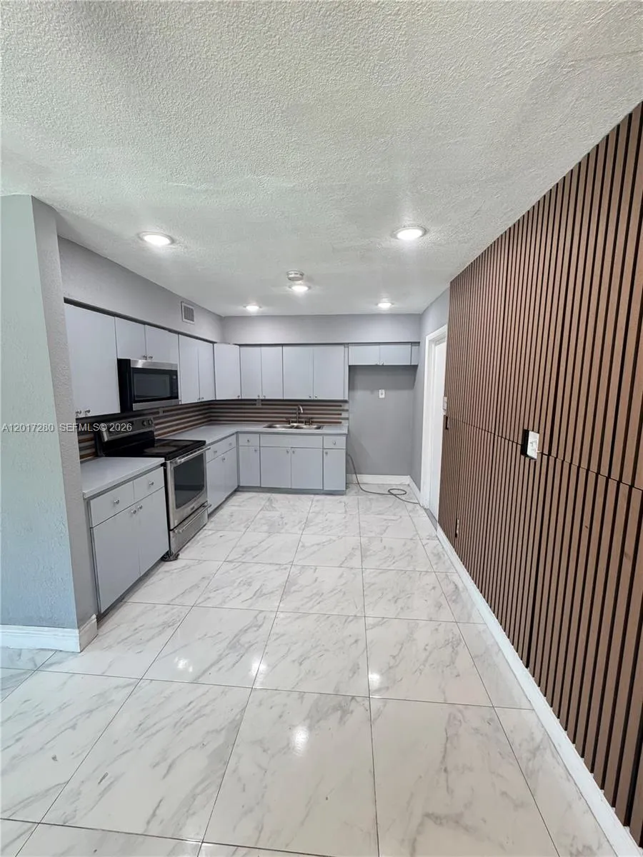 850 NW 113th St, Miami FL 33168