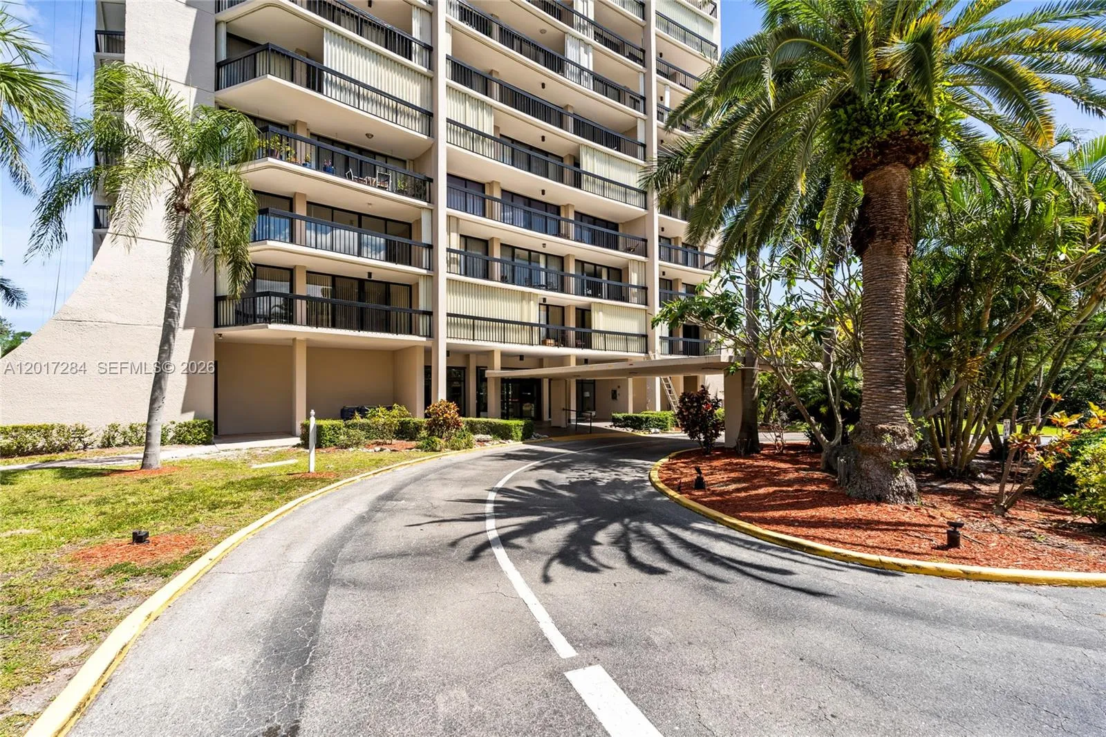 2425 Presidential Way, West Palm Beach FL 33401