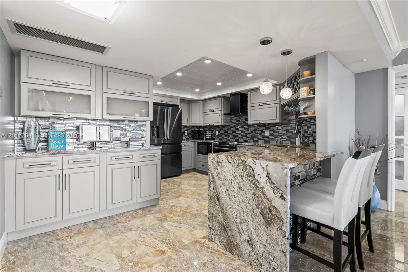2425 Presidential Way, West Palm Beach FL 33401