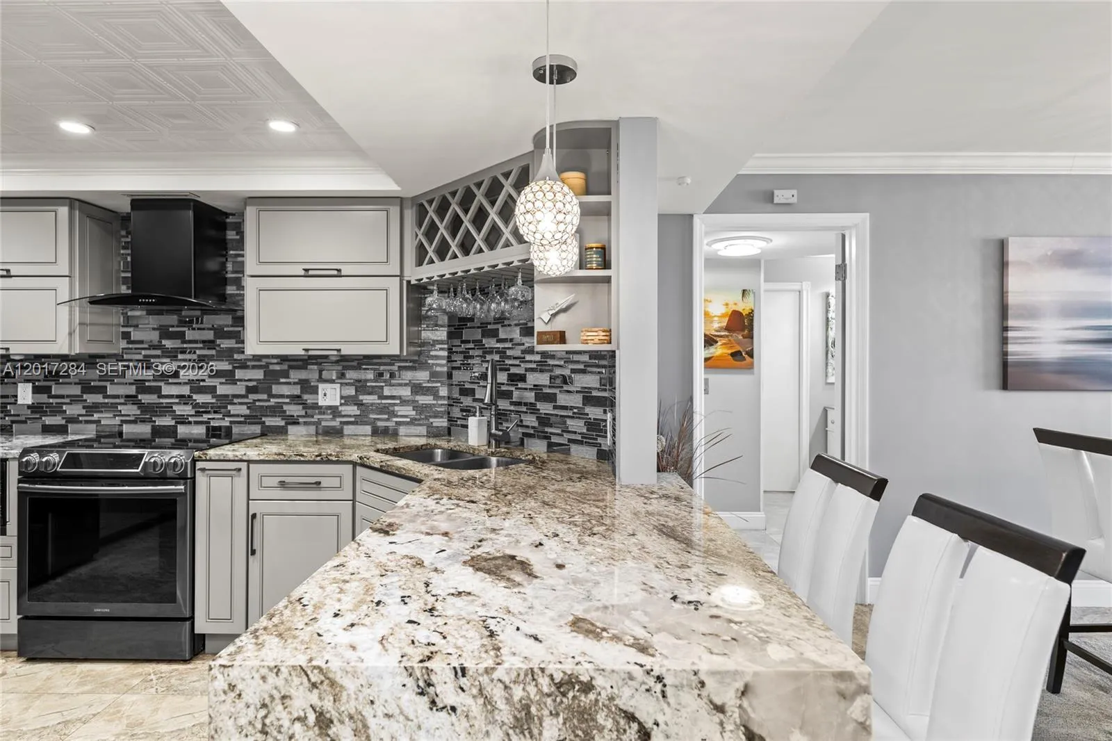 2425 Presidential Way, West Palm Beach FL 33401