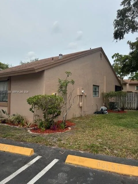 19 Chestnut Cir, Cooper City FL 33026