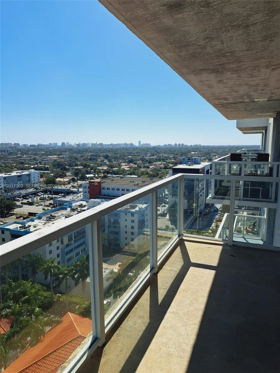 5085 NW 7th St, Miami FL 33126