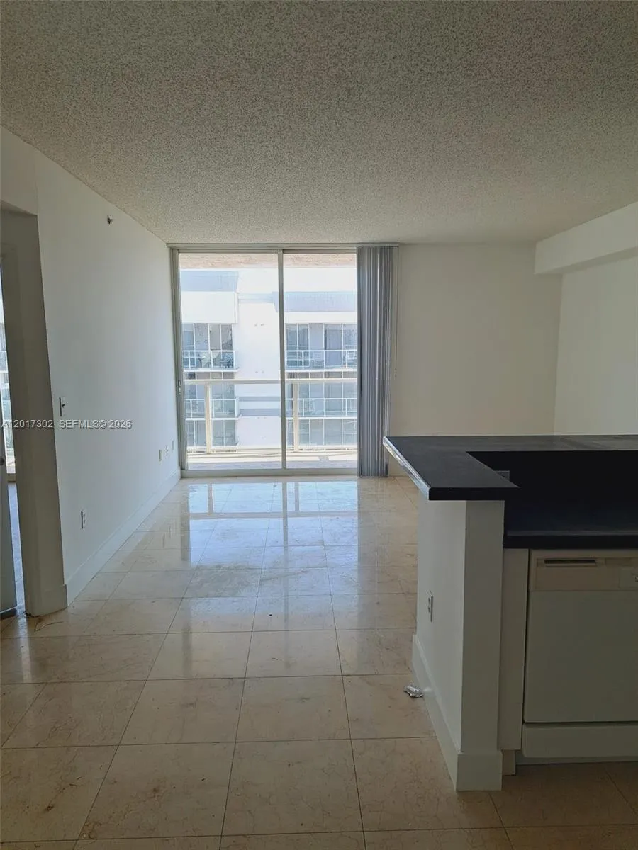 5085 NW 7th St, Miami FL 33126
