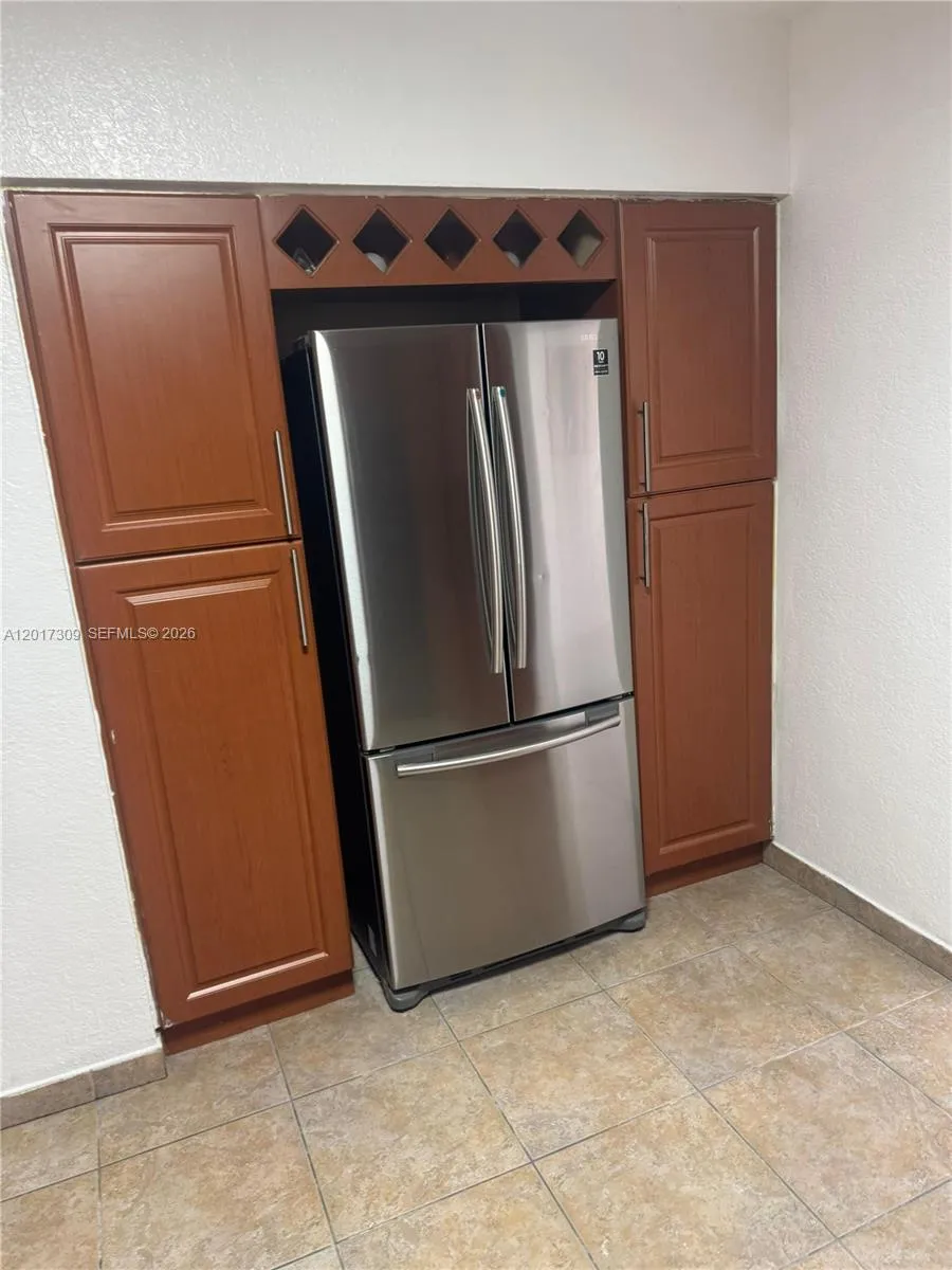 35 W 61st St, Hialeah FL 33012