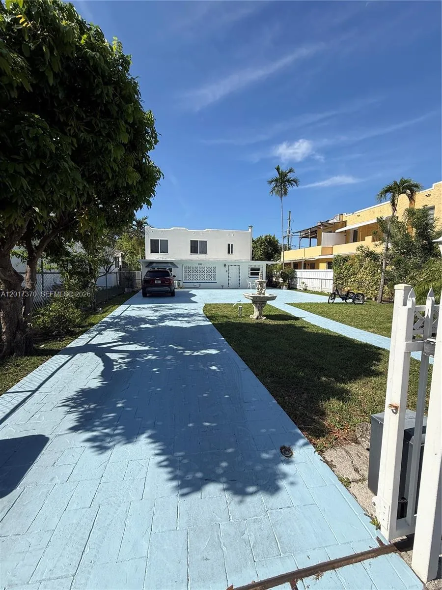 2232 SW 5th St, Miami FL 33135