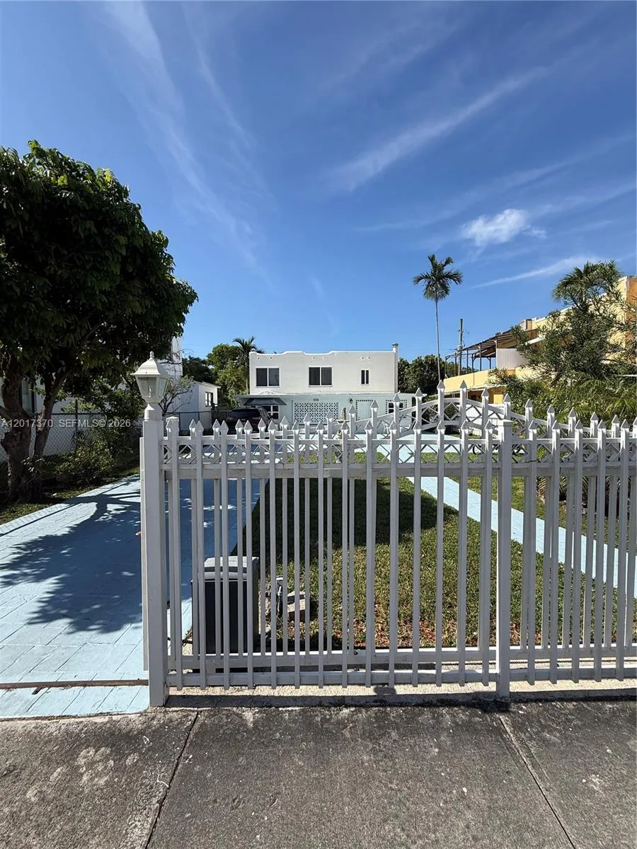2232 SW 5th St, Miami FL 33135